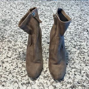 Steve Madden Sock Bootie Heel Tan Size 7 1/2 Heel Size 4in